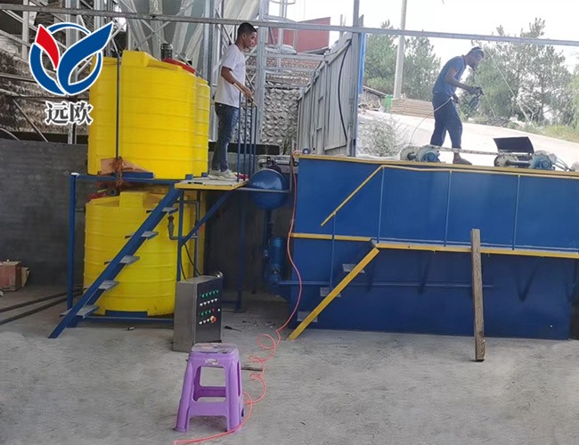 養(yǎng)豬場污水預處理設備安裝現(xiàn)場